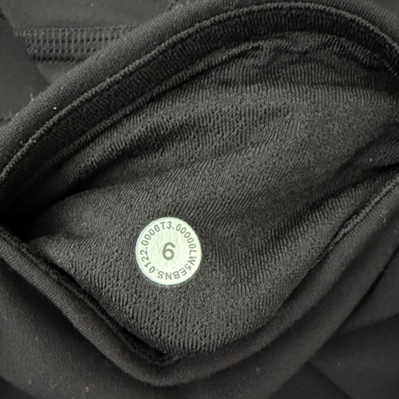 Like New Lululemon Groove High-Rise Flared Black Pants Size 6 - Picture 4 of 5